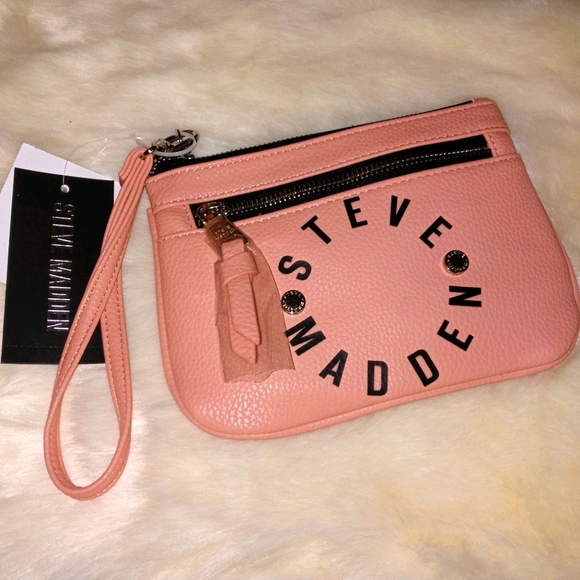 Steve Madden Handbags - Steve Madden Wrislet